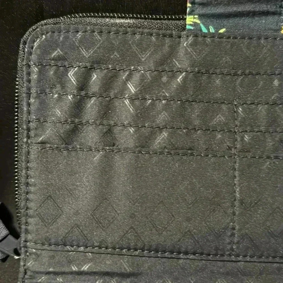 Vera Bradley RFID Turnlock Wallet - Toucan Party (NWT) - Picture 4 of 6